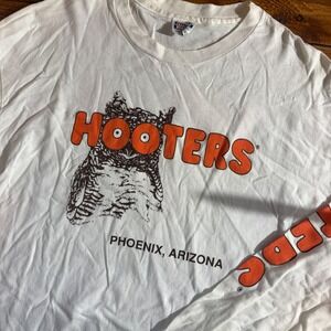 Vintage Hooters Shirt Mens XL White Phoenix Arizona Long Sleeve Hanes Beefy T